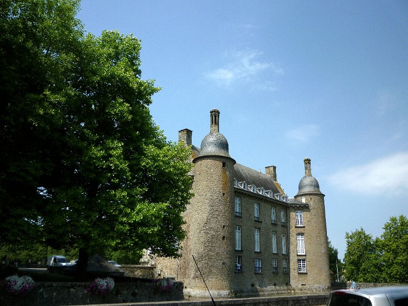 2011-08-01 24 Sous un autre angle-Chateau de Flers.JPG